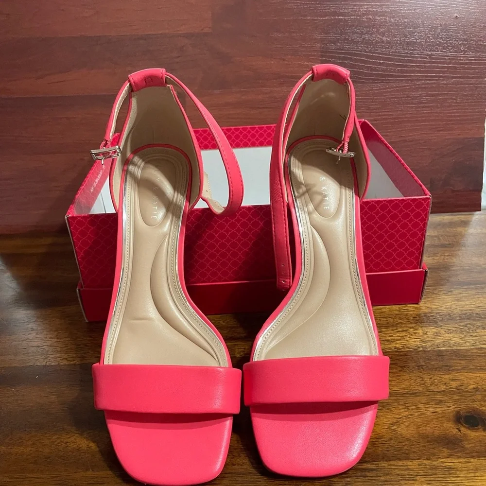 Kelly & Katie block heel sandals. 8M. EUC. - Picture 1 of 10